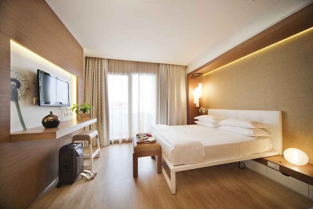 Comfort Room, 1 Double Bed, Balcony