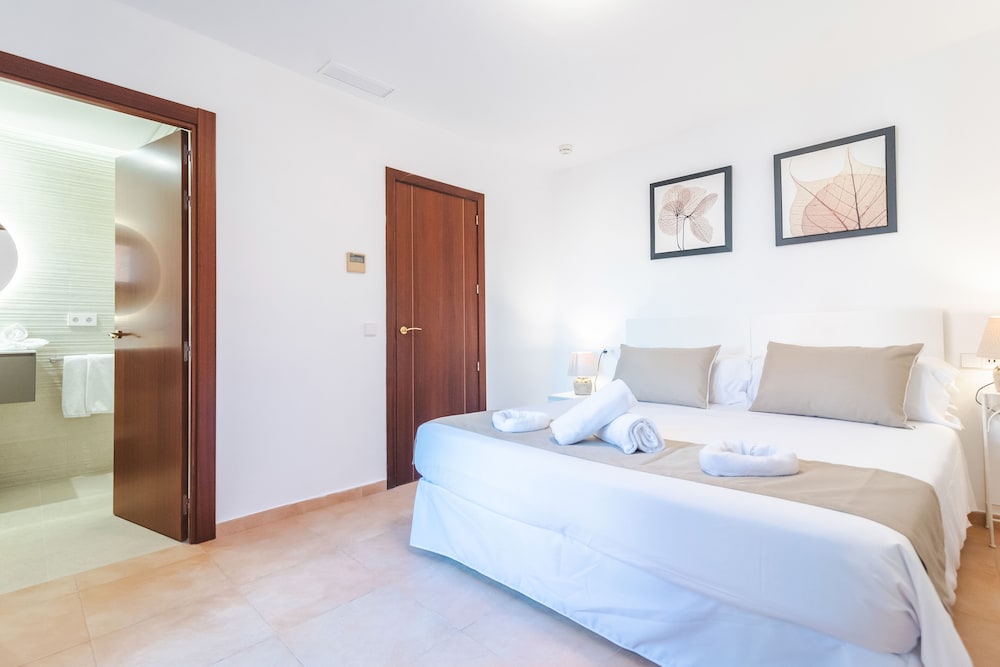 Apartment, 2 Bedrooms, Terrace photo 3