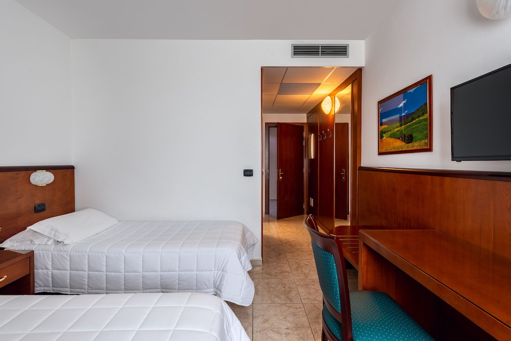 Classic Triple Room photo 2