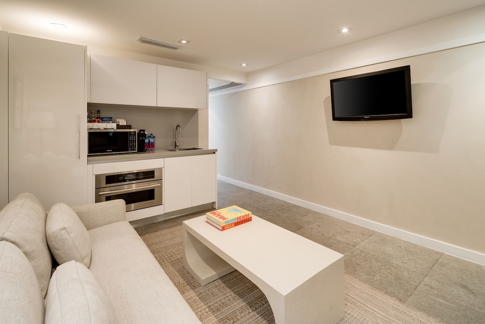 Jr. Suite King with Terrace - Photo 2