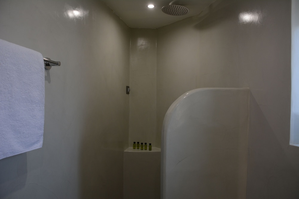 Comfort Room, Pool View - Photo 2