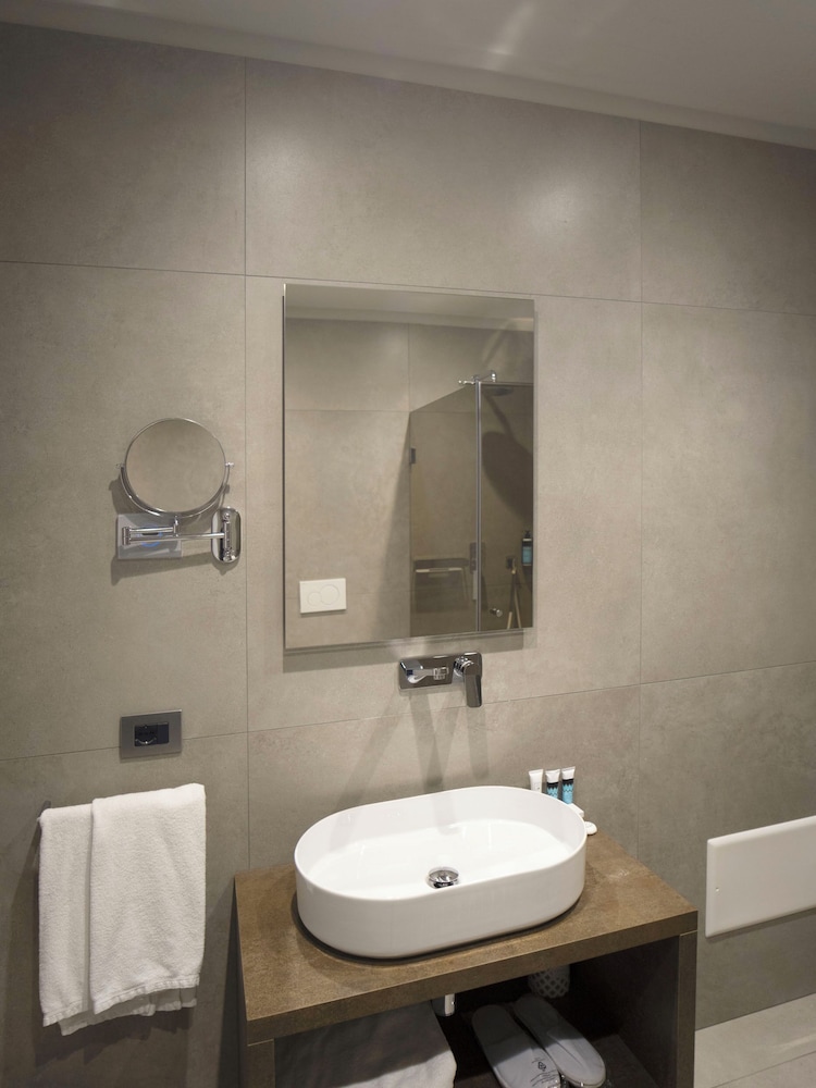 Luxury Apartment (Large)