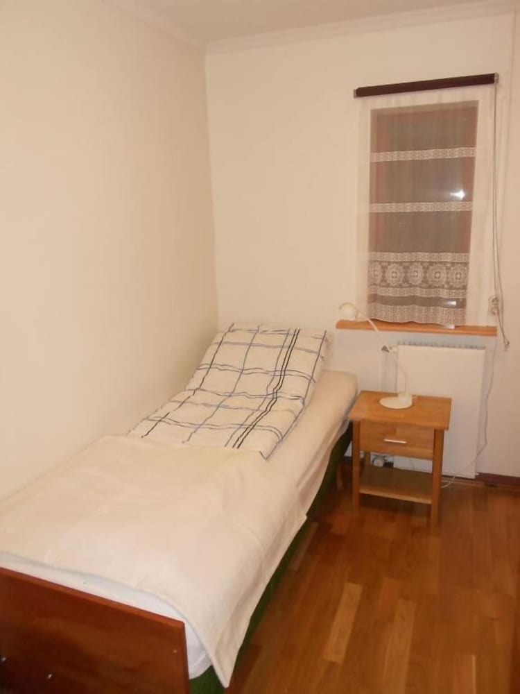 Single Room, Shared Bathroom photo 2