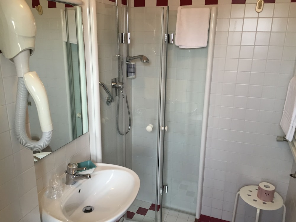 Double or Twin Room photo 3
