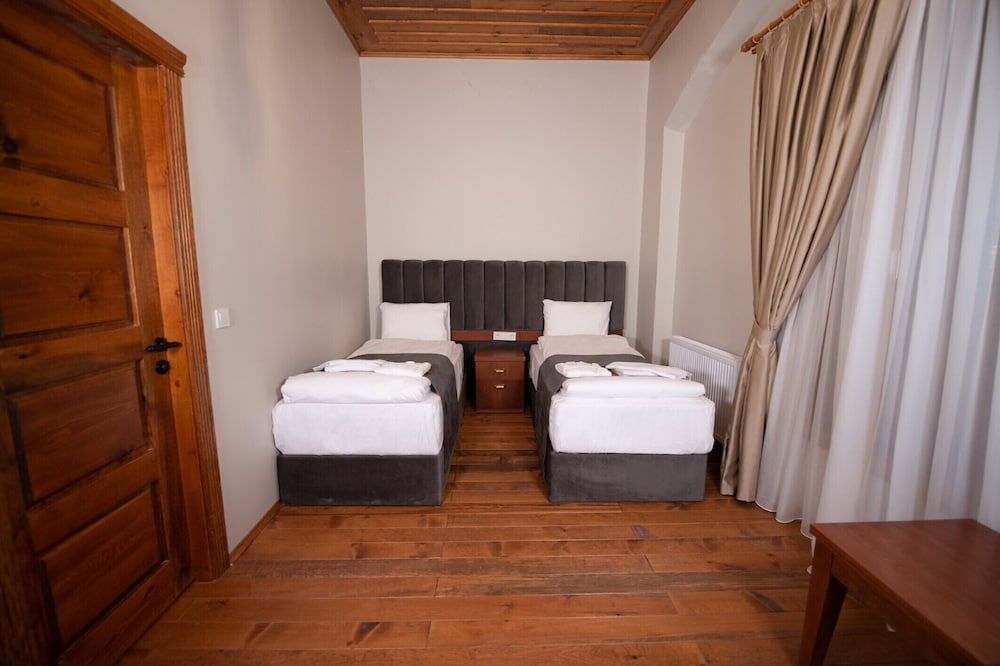 Standard Twin Room, 2 Twin Beds - Photo 6