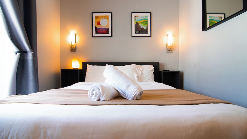 Economy Room, 1 Queen Bed, Shared Bathroom, Mountain View photo 2