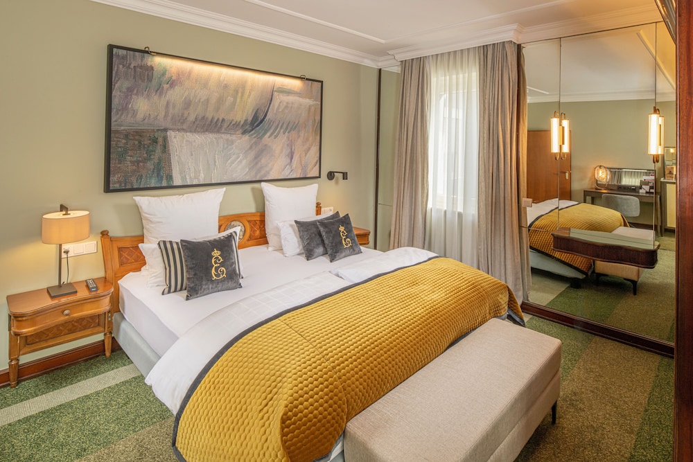 Junior Suite, 1 Bedroom - Photo 1
