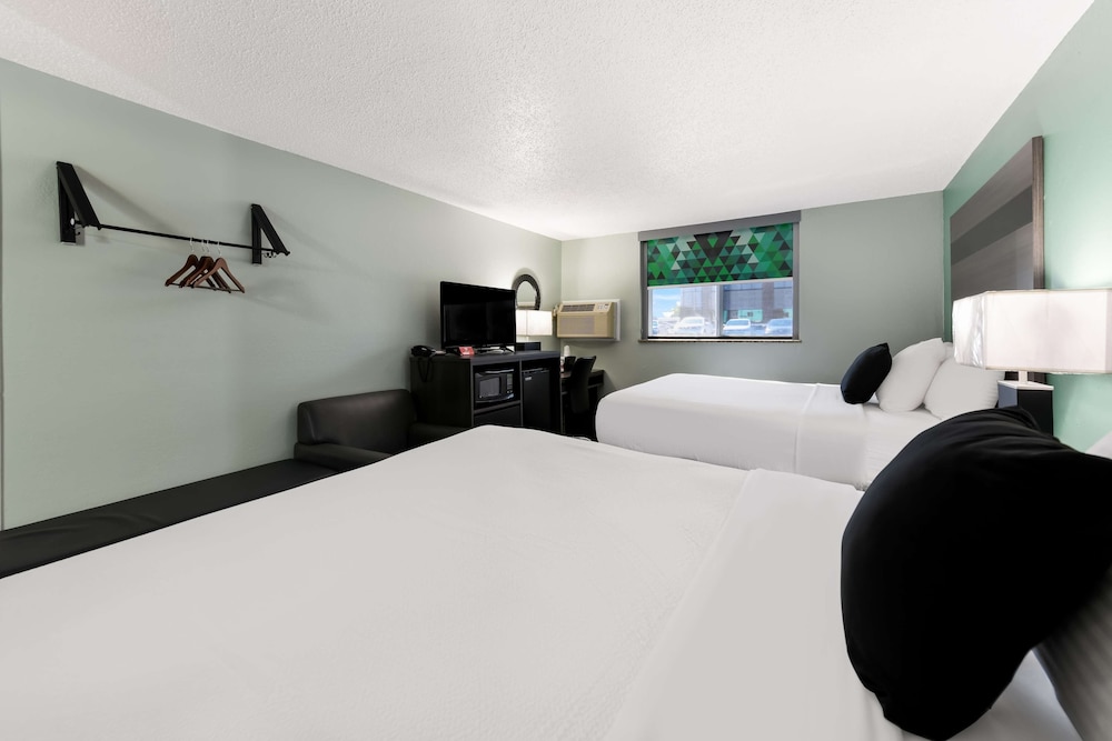 Suite, 1 Queen Bed, Non Smoking - Photo 16