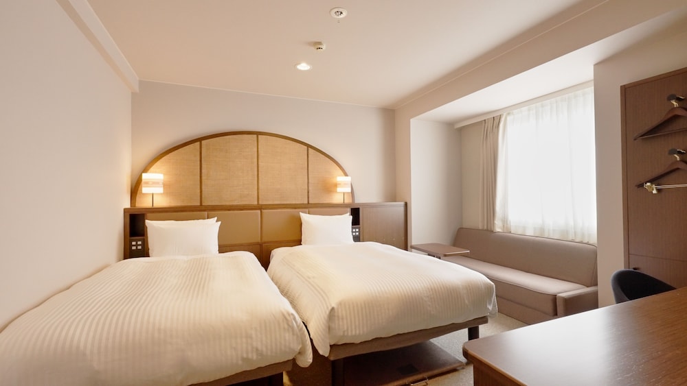 Grand Twin Room, Non smoking (3 People Use & sofa bed is only available for the 3rd) - Photo 1