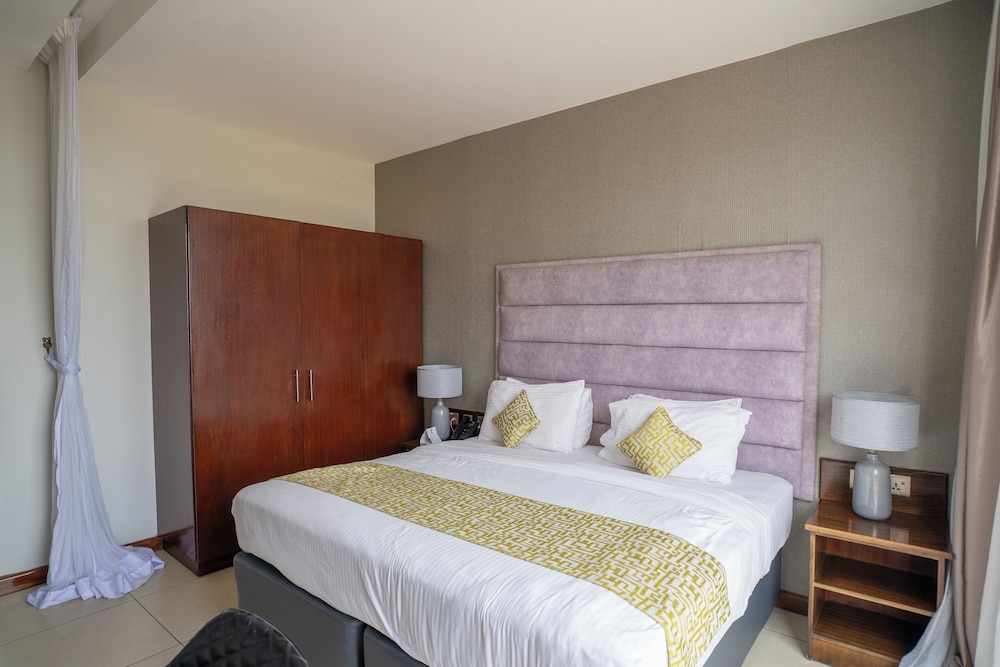 Executive Room, 1 King Bed, Non Smoking, Lake View photo 2