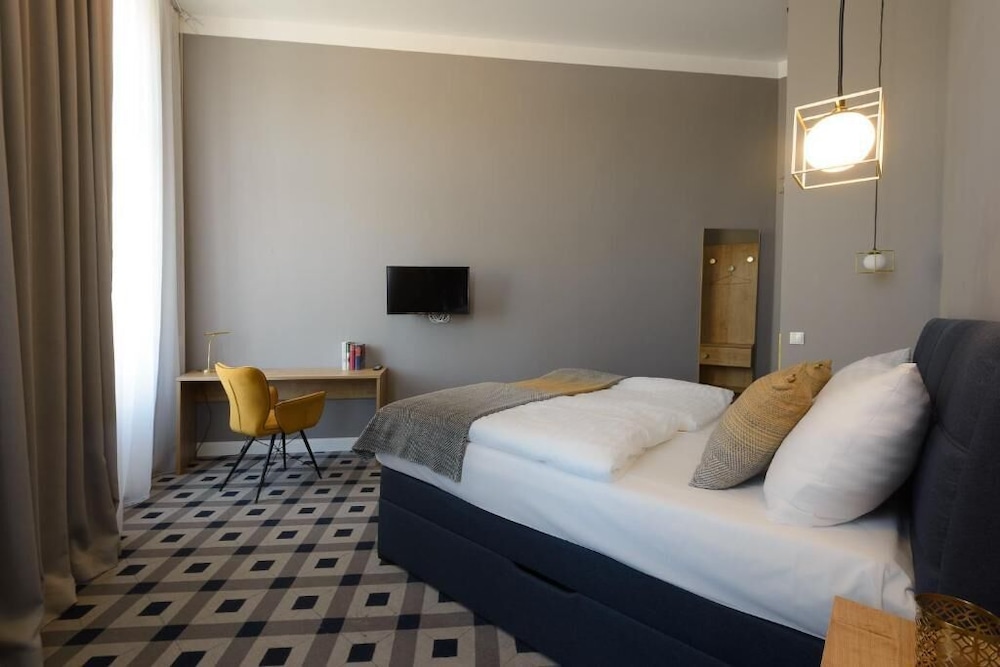Panoramic Condo, 2 Bedrooms, Balcony