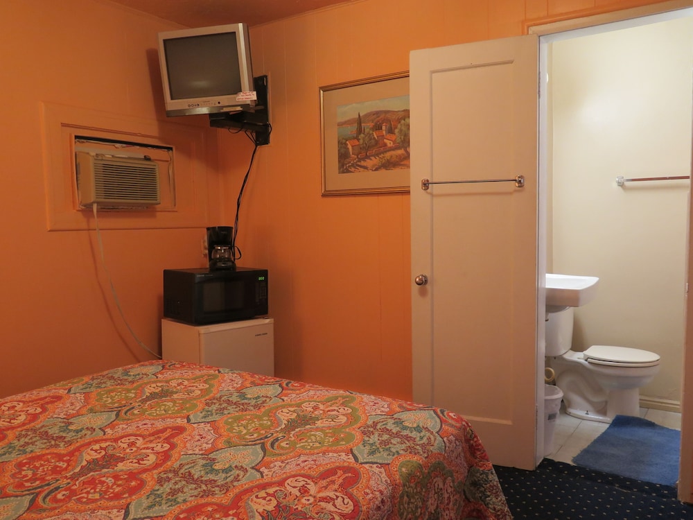 Comfort Single Room, 1 Queen Bed, Ground Floor photo 1