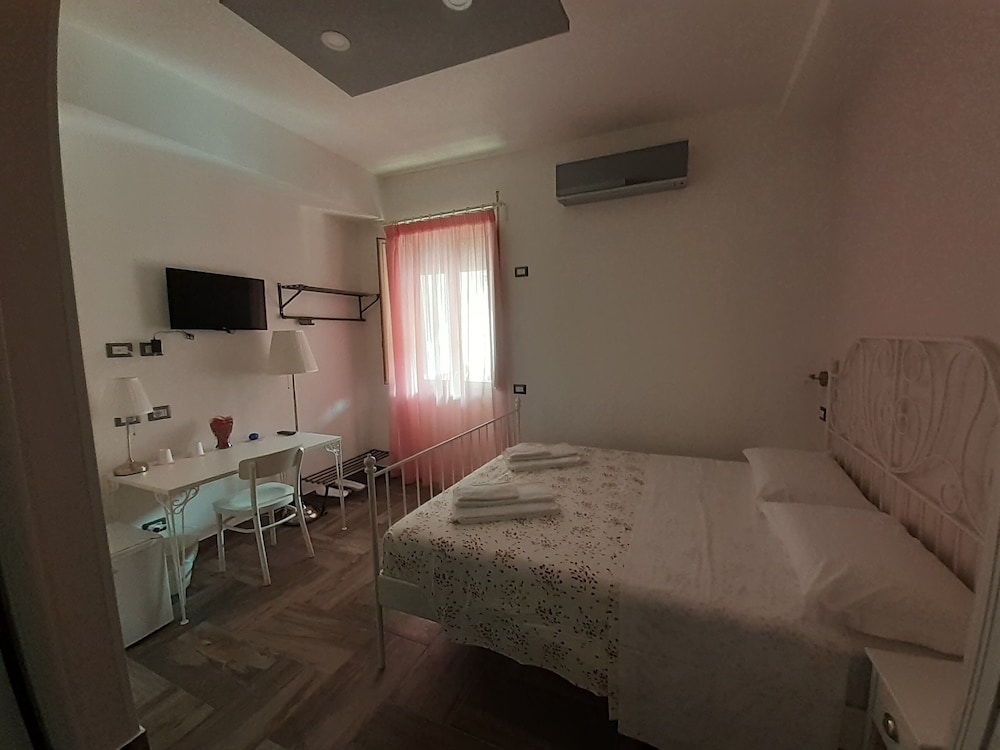 Classic Double Room, City View photo 3