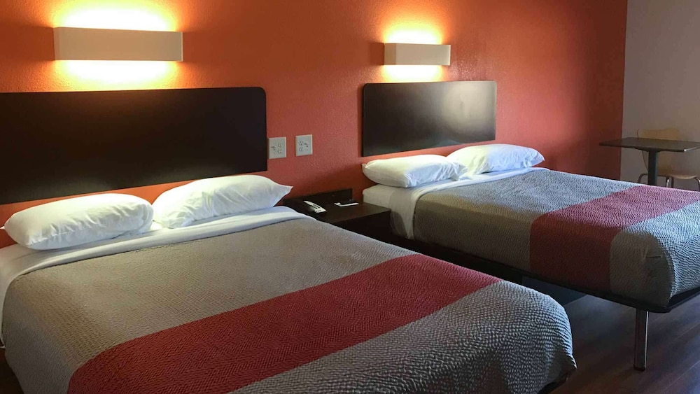 Modern, Standard Room, 2 Queen Beds, Non Smoking photo 1