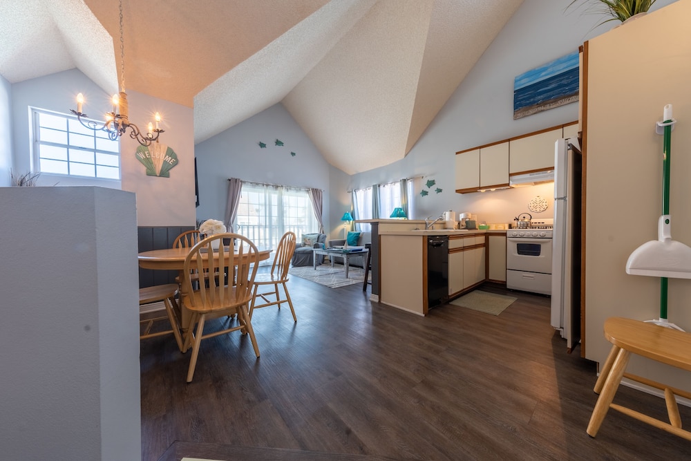 Family Townhome, 1 Bedroom, Non Smoking, Beachside photo 3