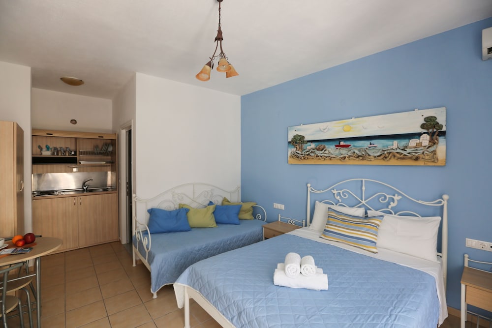 Studio (3 Adults)