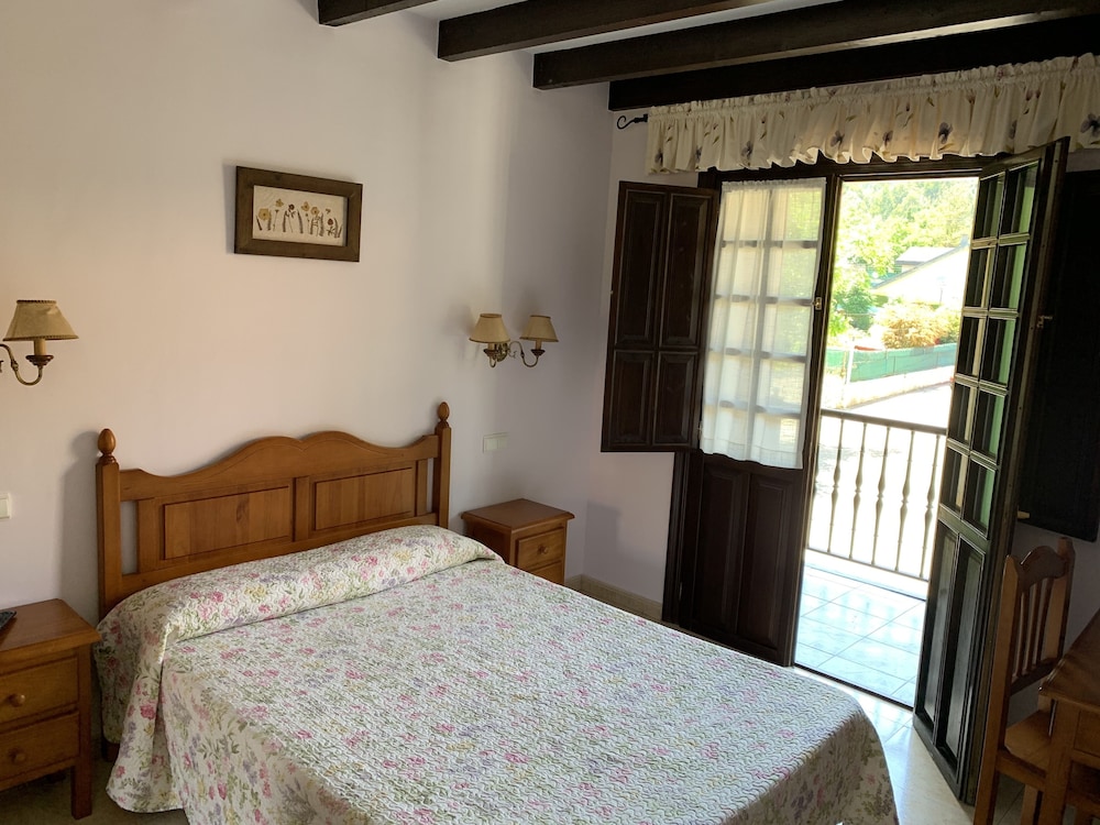 Double Room, Private Bathroom - Photo 5