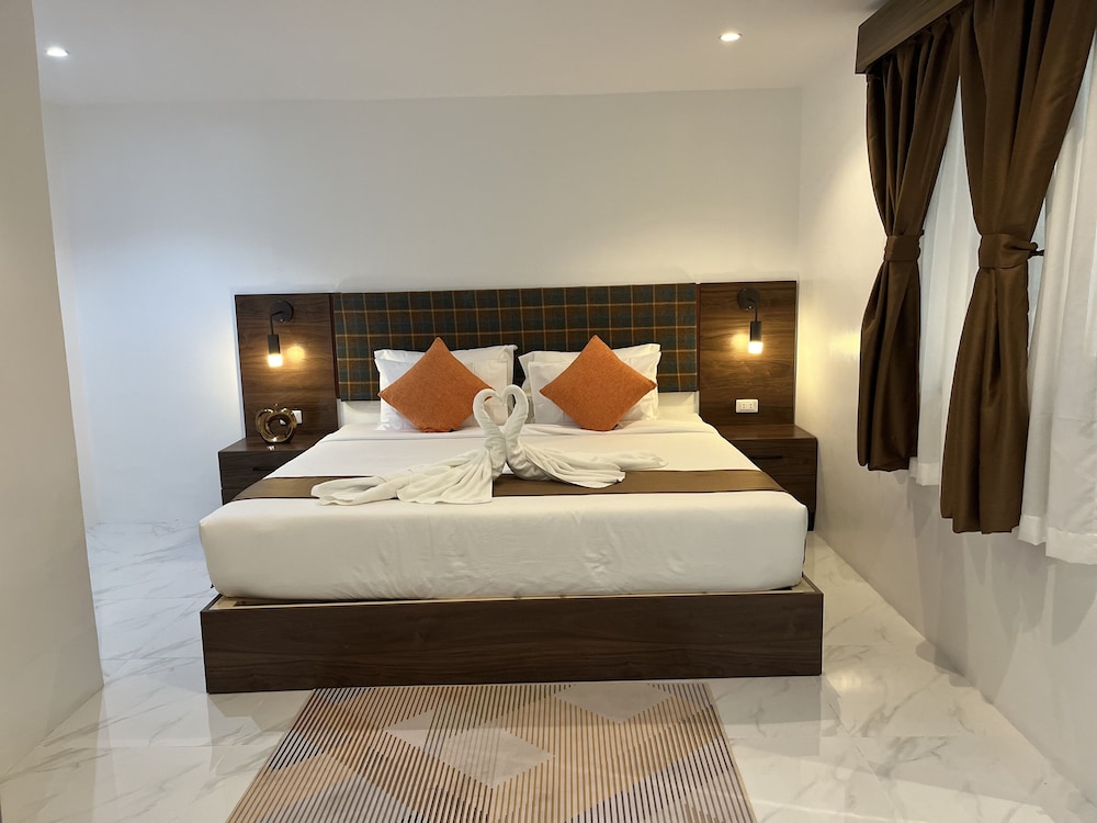 Premier One Bedroom - Photo 2