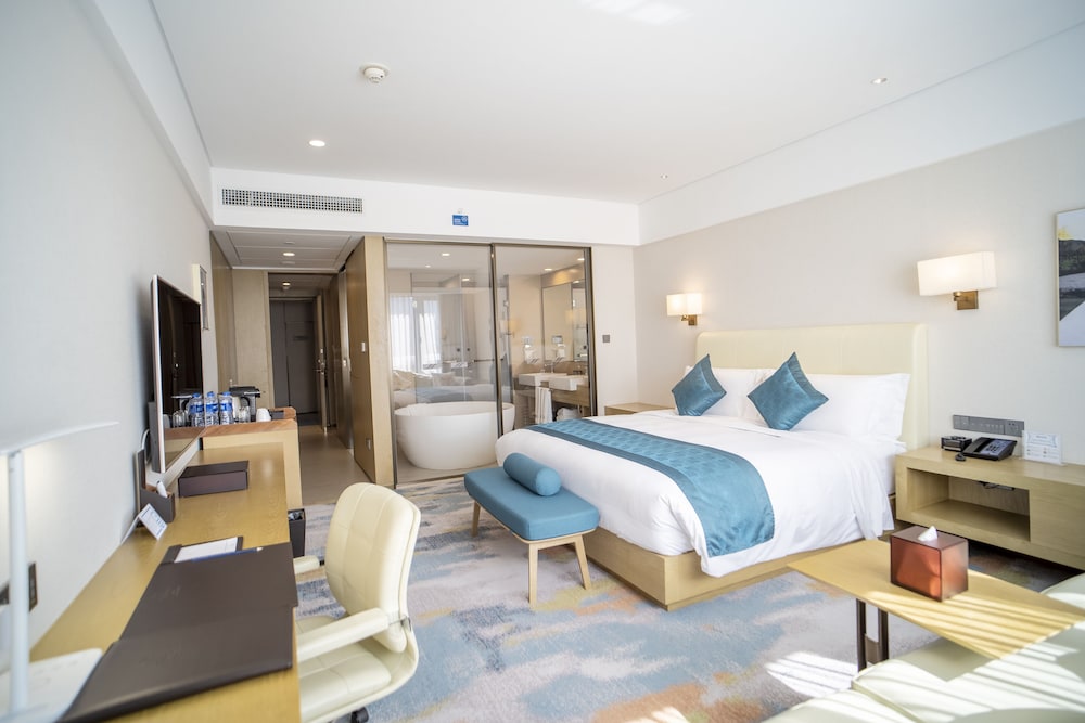 Executive Room, 1 King Bed - Photo 1