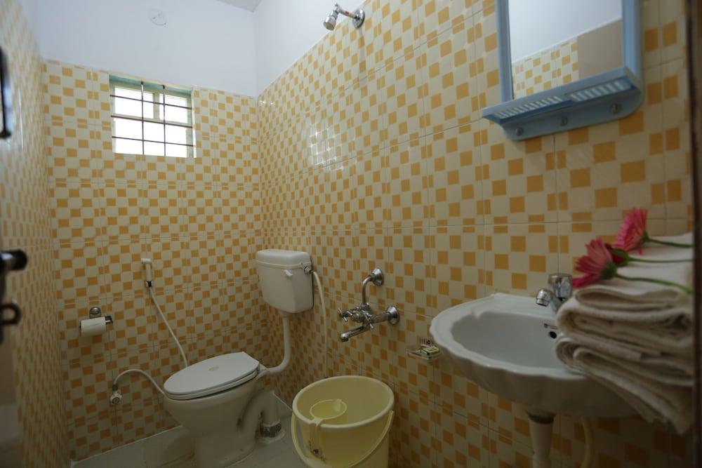 Economy Room With Fan. photo 2