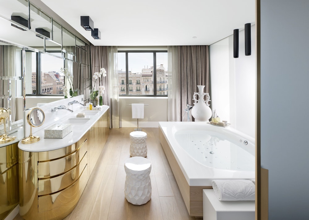 Penthouse, Multiple Beds (Suite) thumbnail 6