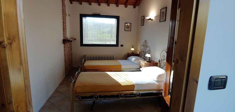 Villa, 2 Bedrooms, Kitchen, Poolside photo 2