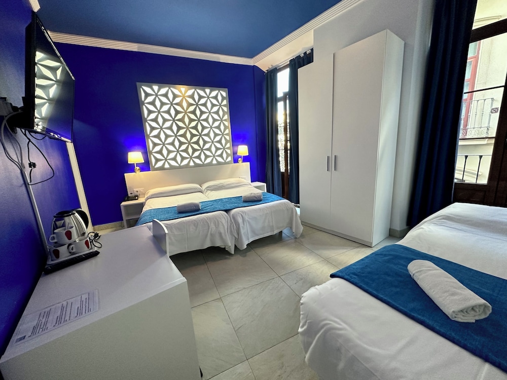 Triple Room, Ensuite photo 2