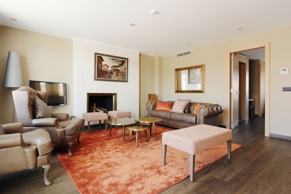 Suite - Photo 2