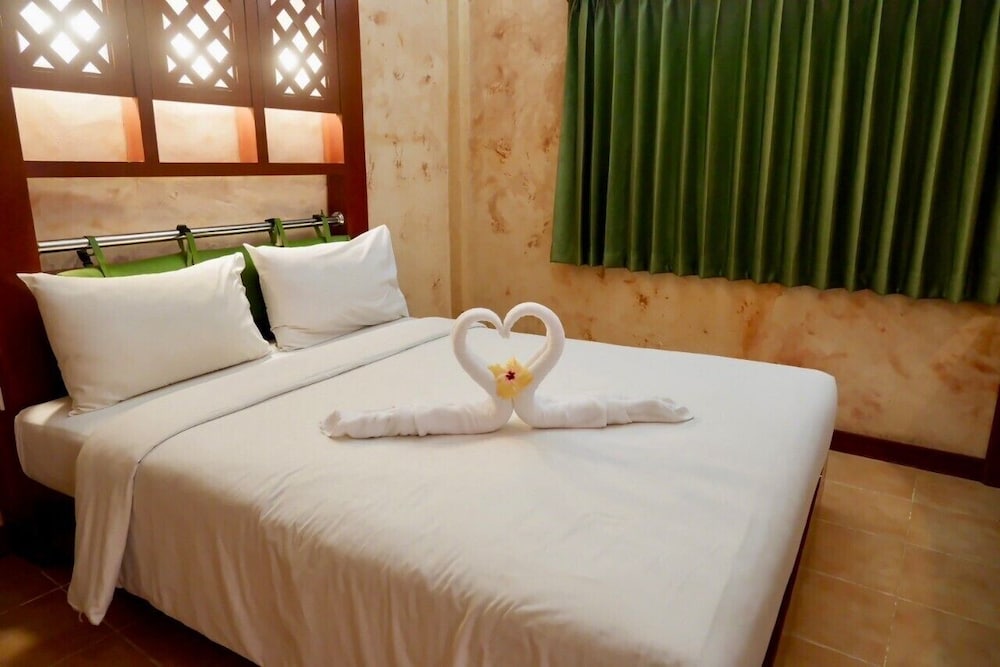Deluxe Double Room, 1 Queen Bed, Garden View