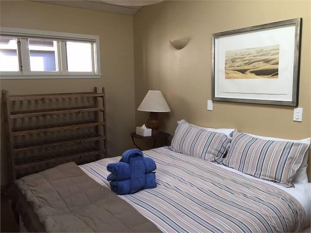 Cottage, 4 Bedrooms, Beach View photo 2