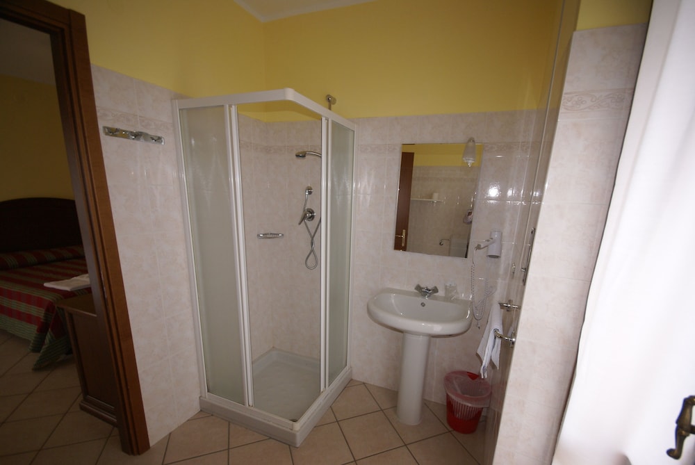 Standard Triple Room photo 3