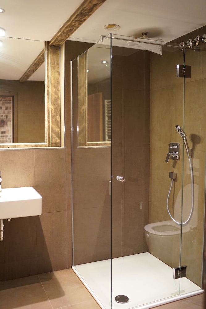 Standard Studio, Private Bathroom - Photo 14