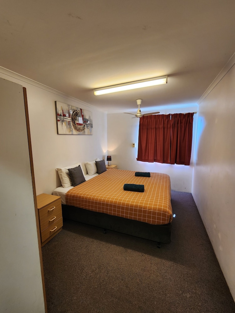 Two Bedroom Apartment Queen and Twin - Photo 2