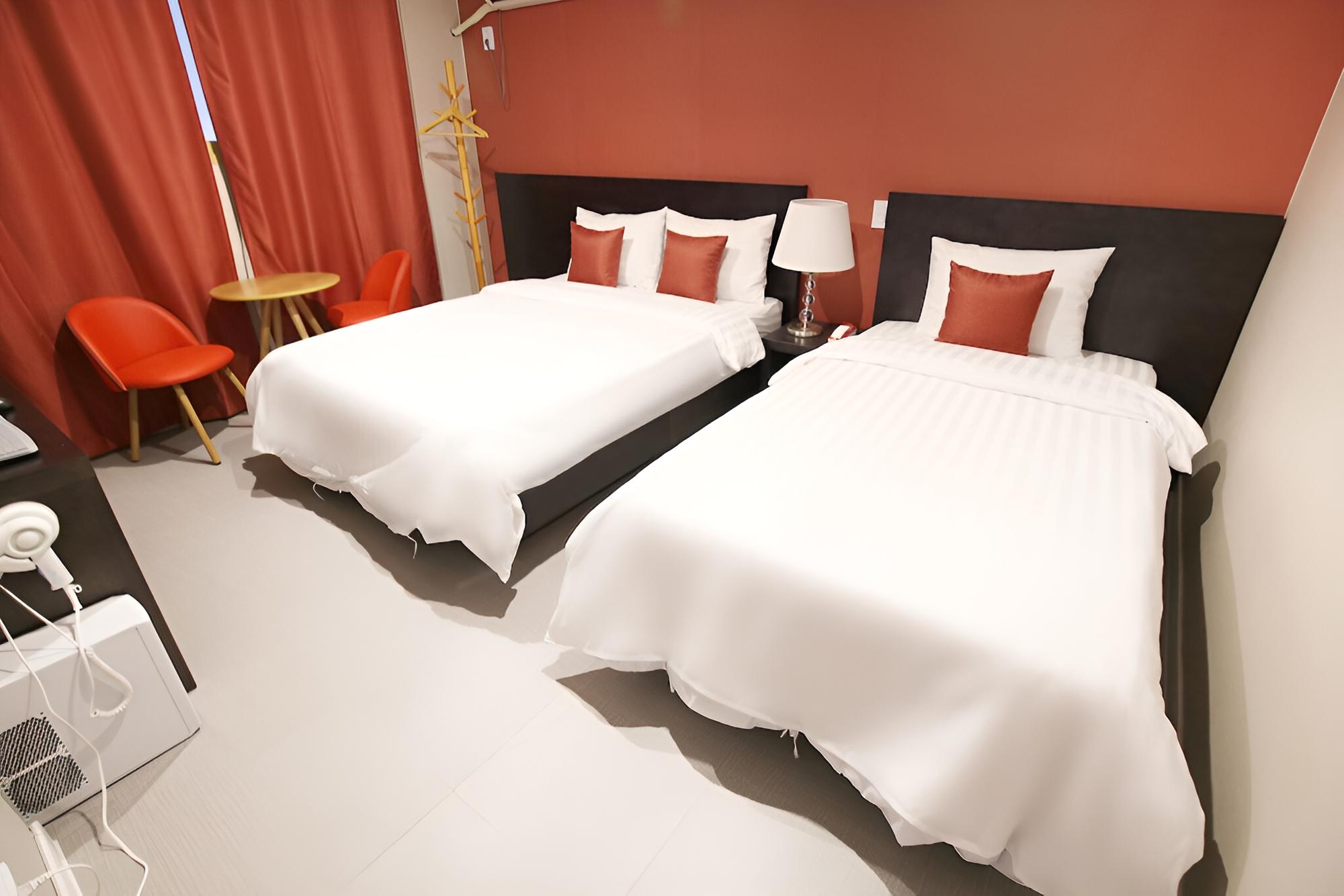 Room (Twin) - Photo 5