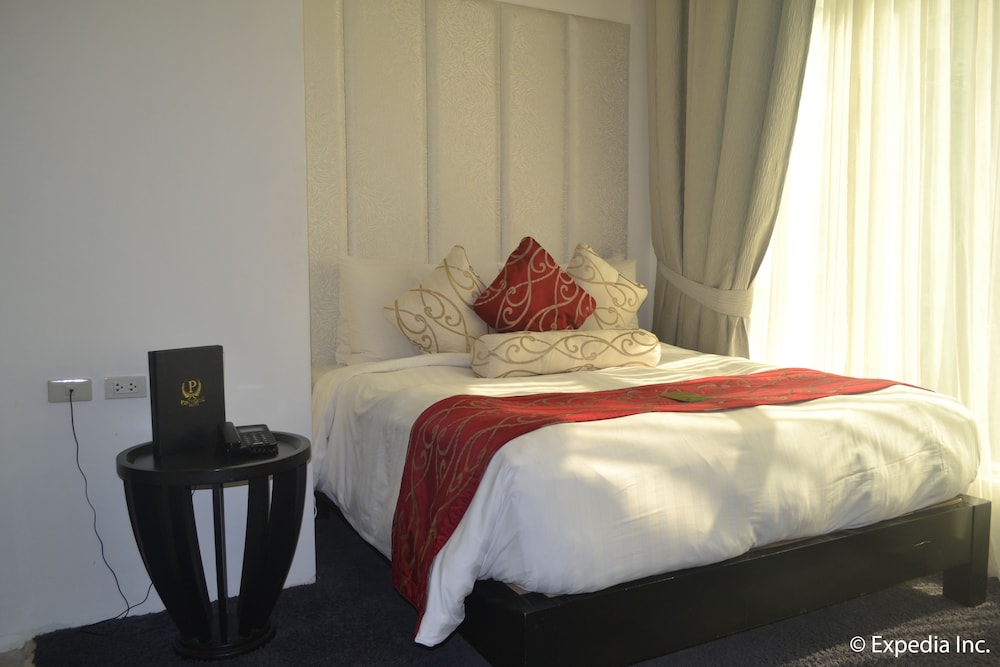 Suite, 1 Bedroom - Photo 1