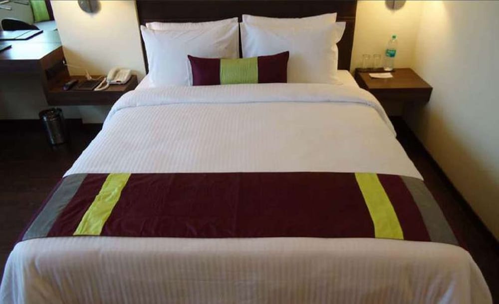 Suite, 1 King Bed photo 2