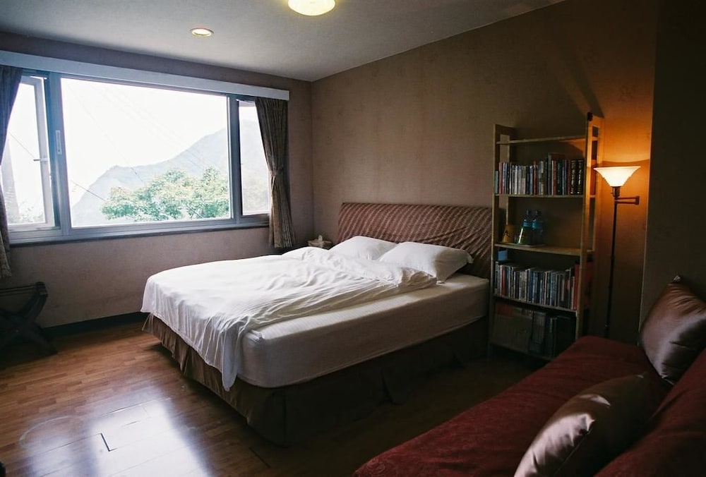 Double Room, 1 Queen Bed (A) photo 1