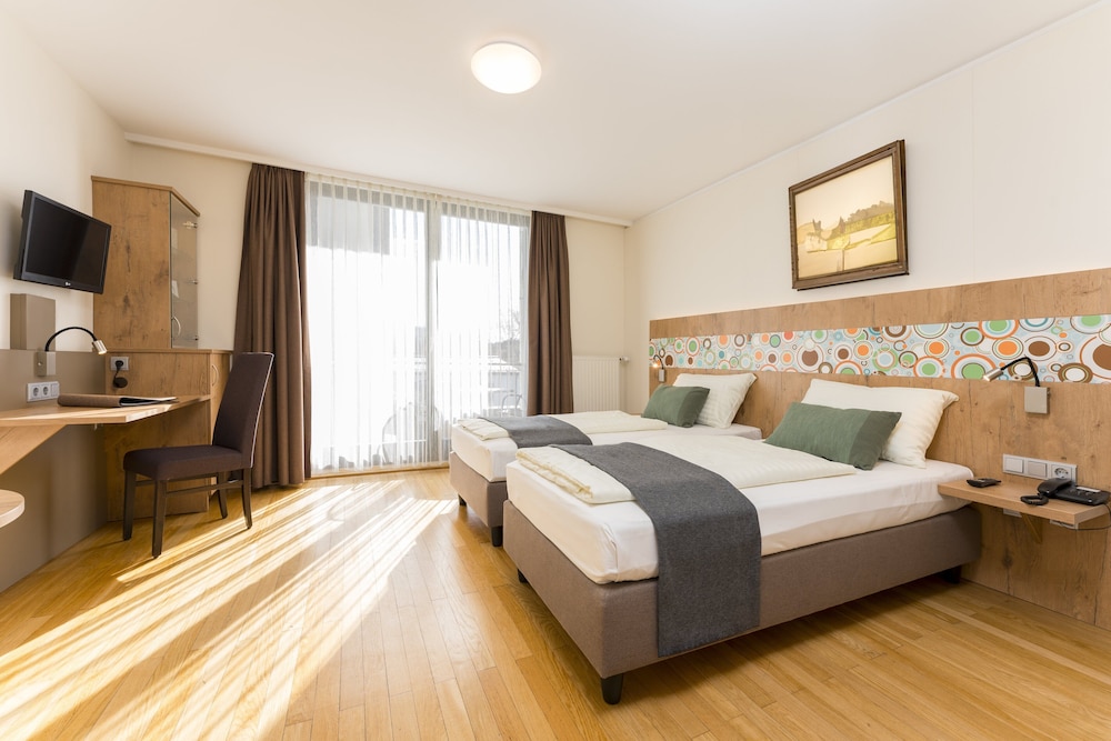 Comfort Twin Room, Balcony photo 1