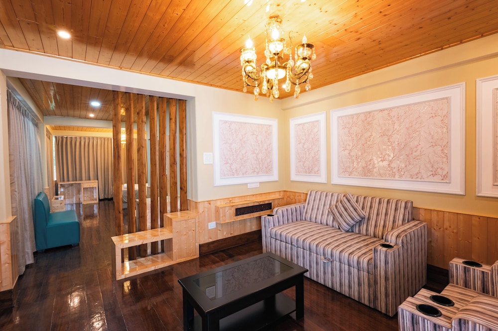 Junior Room, Balcony, Mountain View