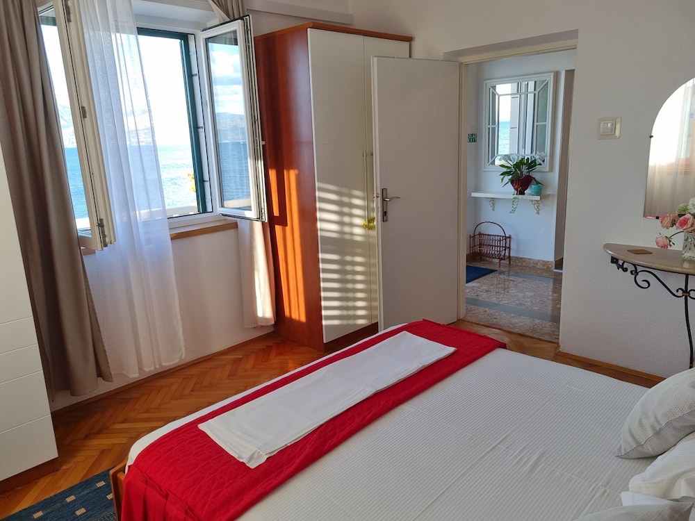 Apartment (A2)
