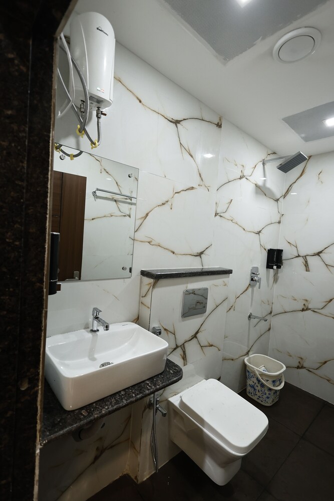 Deluxe Twin Room, City View photo 3