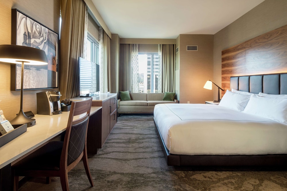 Room, 1 King Bed, Accessible, City View (Bathtub, Corner)