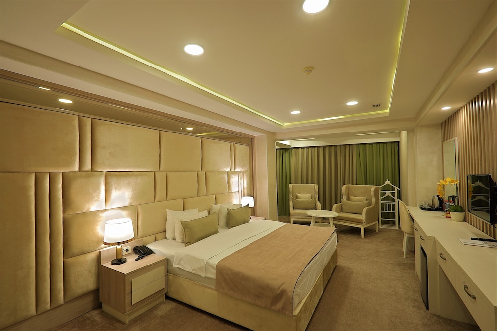 Deluxe Double Room, 1 King Bed photo 3
