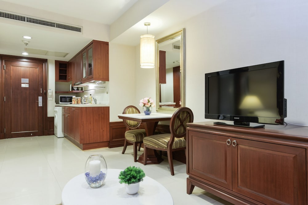 1 Bedroom Suite King Bed photo 2