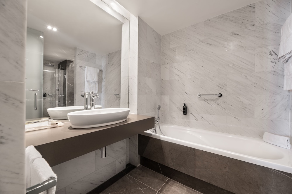 Junior Suite (Triple) - Photo 6