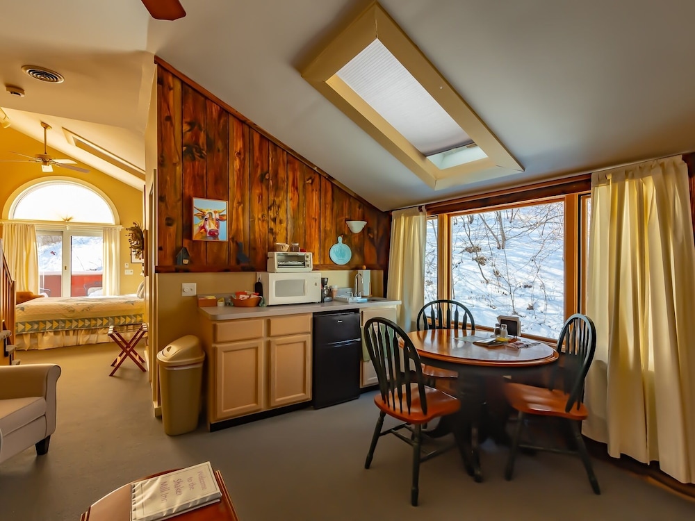 Family Suite, Private Bathroom (Rockwell - No Pets) photo 2