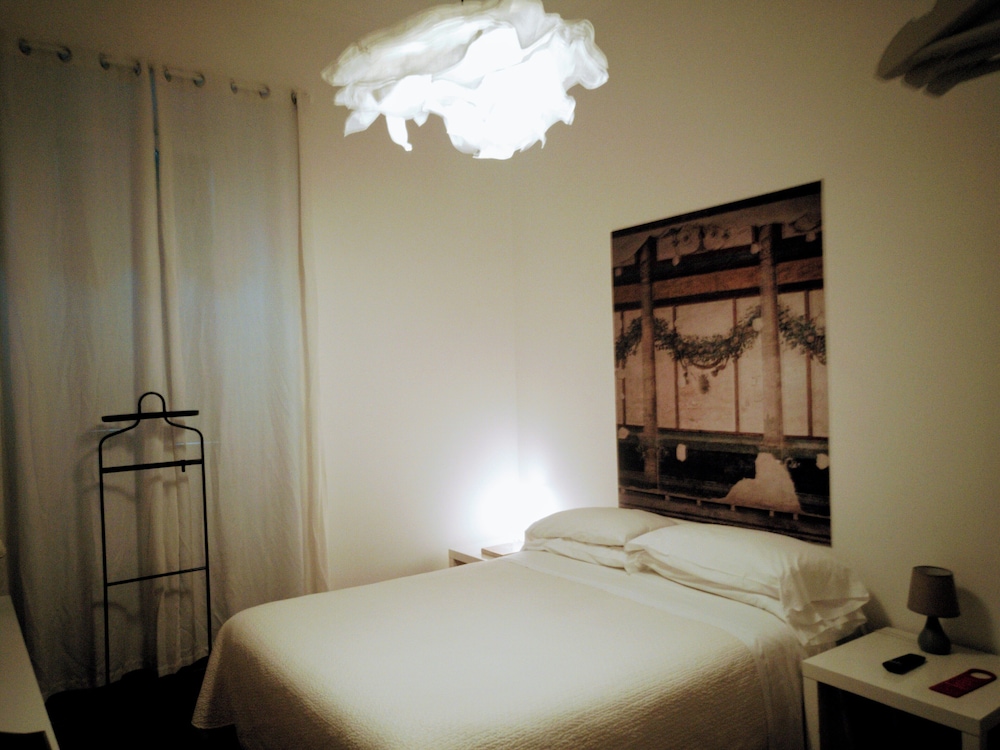 Basic Double Room, 1 Queen Bed, Ensuite