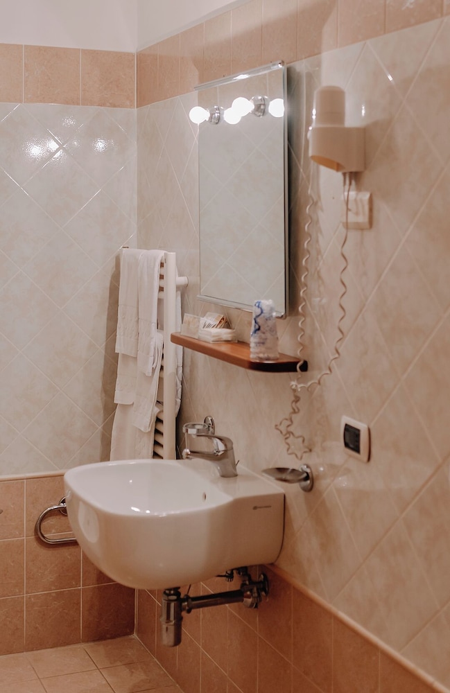 Triple Room - Photo 5