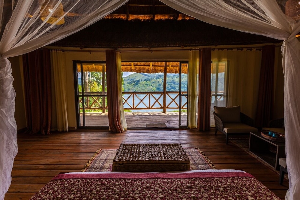 Deluxe Double or Twin Room, Lake View photo 3