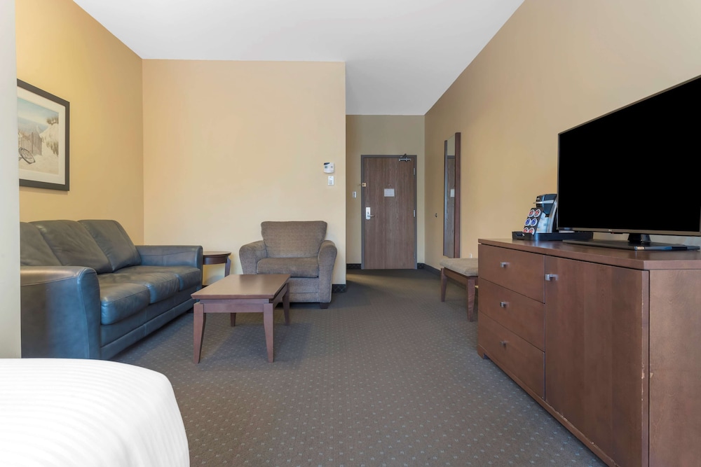 Suite, 2 Queen Beds, Non Smoking, Kitchenette (Living Room;with Sofabed) - Photo 4